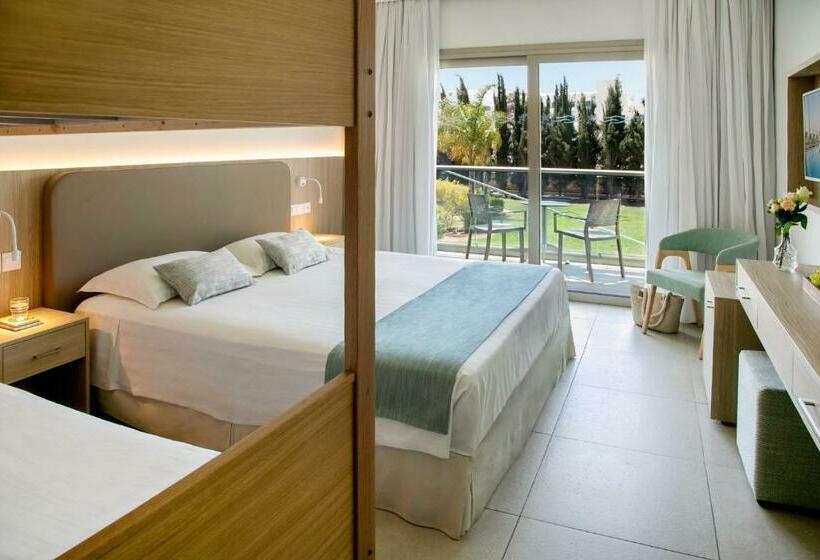 غرفة عائلية, Asterias Beach