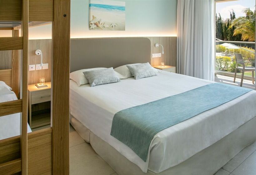 غرفة عائلية, Asterias Beach