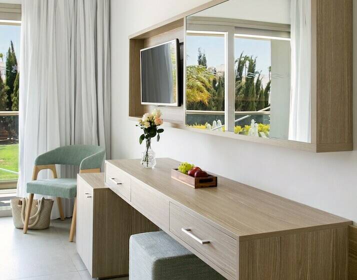 Семейный Номер, Asterias Beach