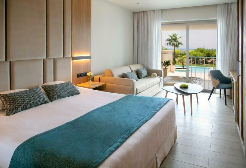 جناح جونيور مطلّ علي البحر, Asterias Beach