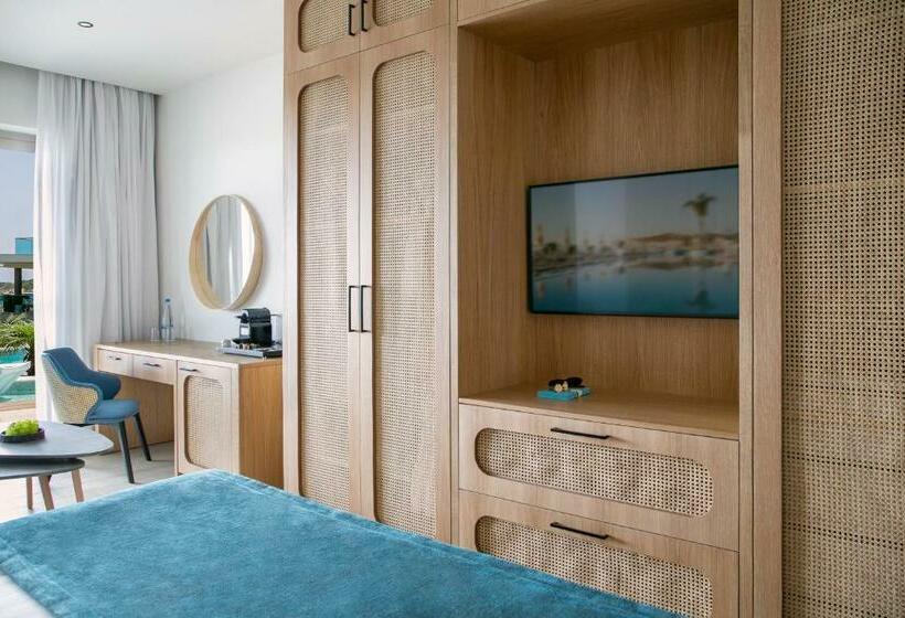 جناح جونيور مطلّ علي البحر, Asterias Beach