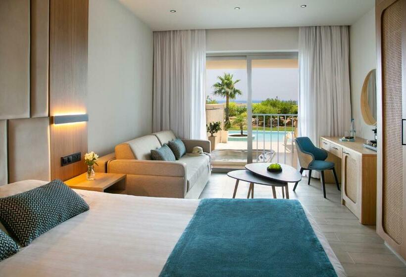 جناح جونيور مطلّ علي البحر, Asterias Beach