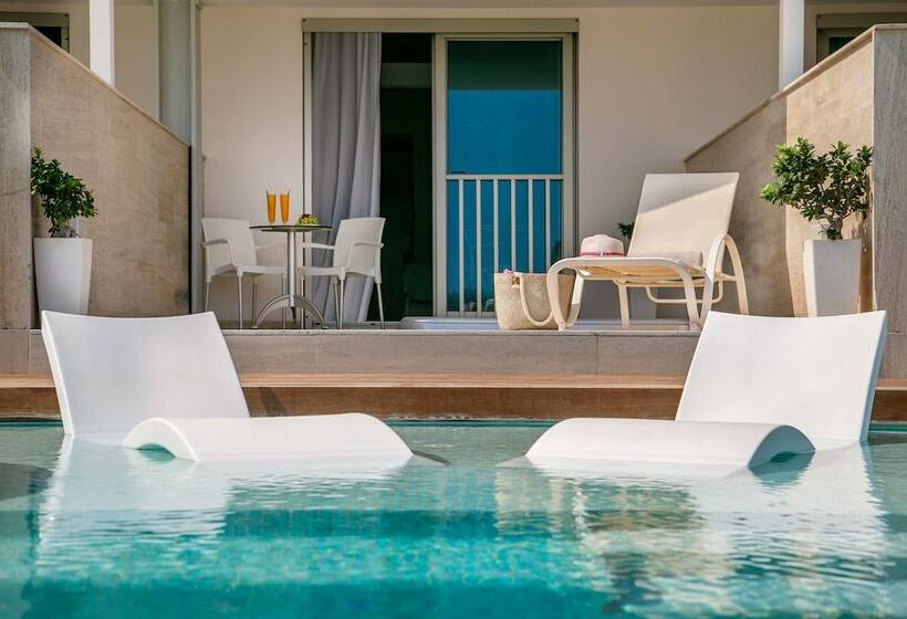 جناح جونيور مطلّ علي البحر, Asterias Beach