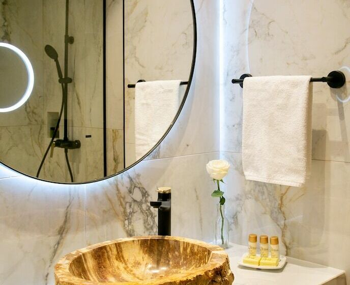 جناح جونيور مطلّ علي البحر, Asterias Beach