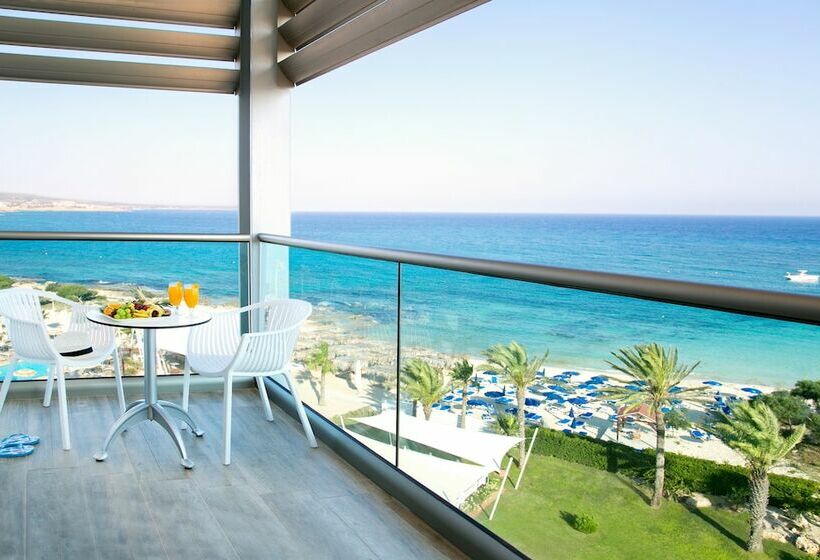 غرفة سوبيريور مطلّة علي البحر, Asterias Beach