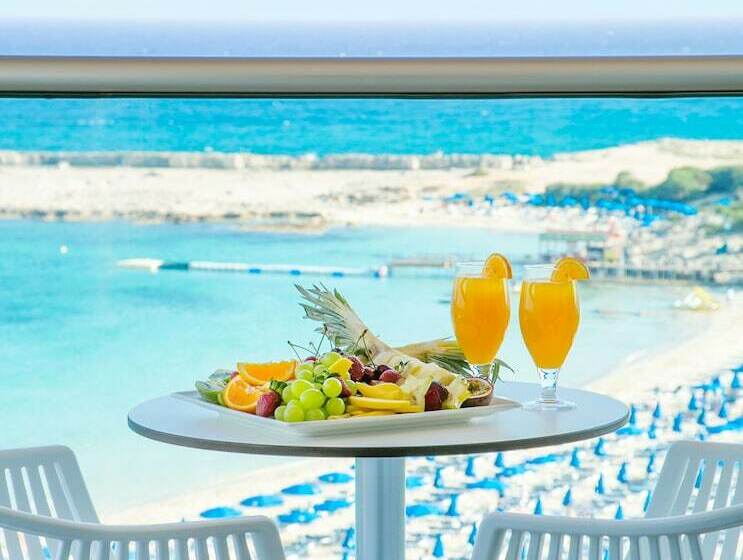 غرفة سوبيريور مطلّة علي البحر, Asterias Beach