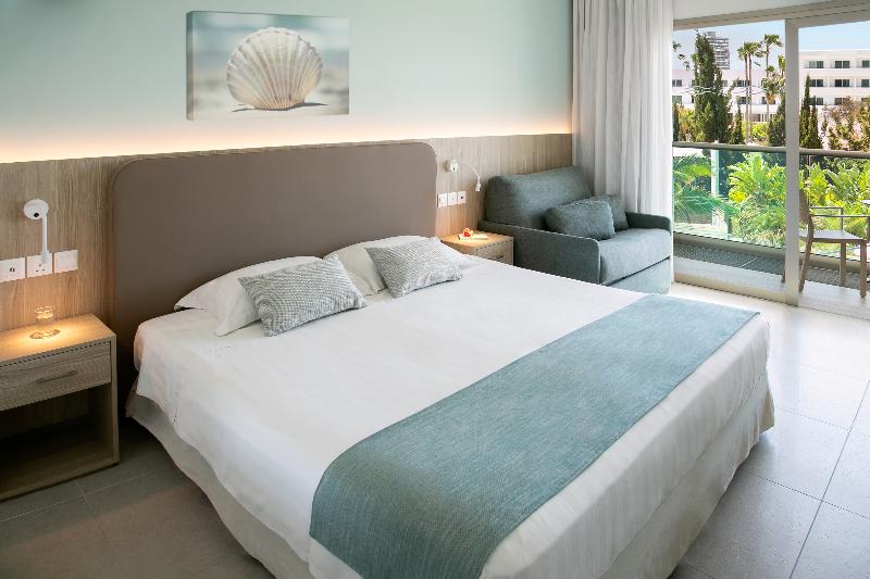 غرفة قياسية مطلّة علي حمام السباحة, Asterias Beach