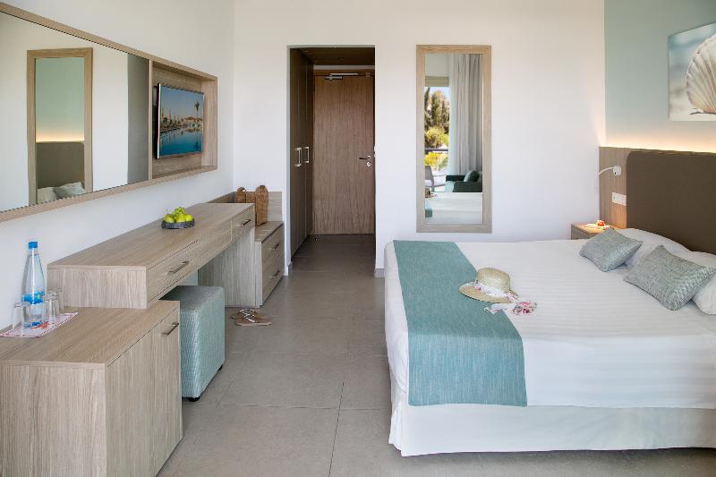 غرفة قياسية مطلّة علي حمام السباحة, Asterias Beach