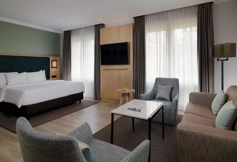 سوییت جونیور, Courtyard By Marriott Hamburg Airport