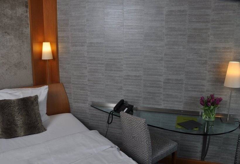 标准单人间, Eggers Hamburg