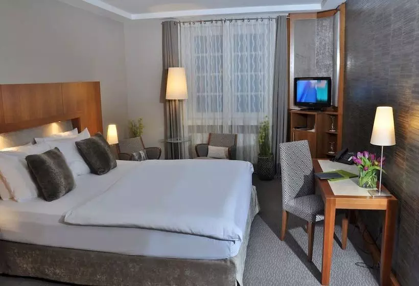 Comfort Yhden Hengen Huone, Eggers Hamburg