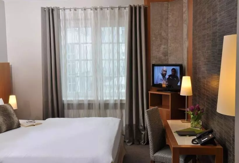 Comfort Yhden Hengen Huone, Eggers Hamburg