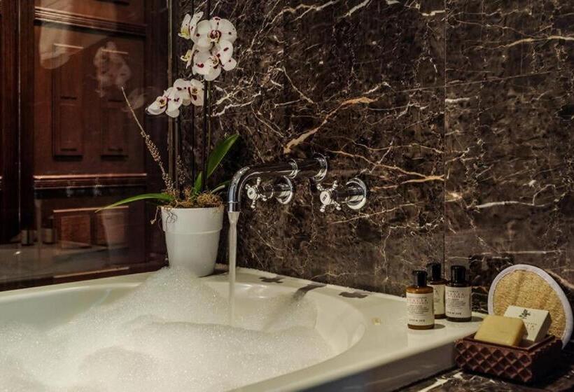 Люкс, Four Seasons Hotel Casa Medina Bogota