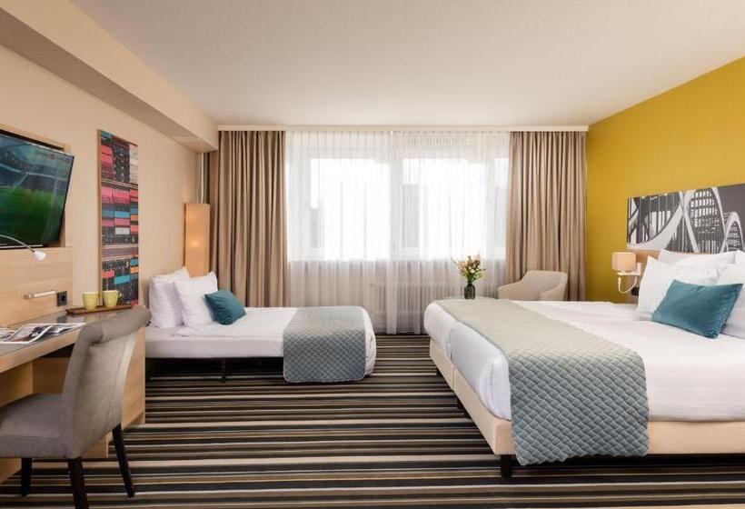 舒适三人间, Leonardo Hotel Hamburg Elbbrücken
