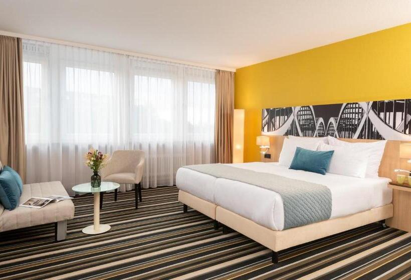 舒适三人间, Leonardo Hotel Hamburg Elbbrücken