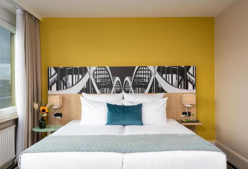 Номер Superior, Leonardo Hotel Hamburg Elbbrücken