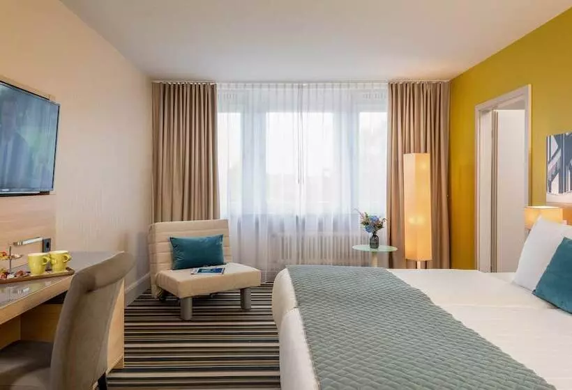 スーペリアトリプルルーム, Leonardo Hotel Hamburg Elbbrücken