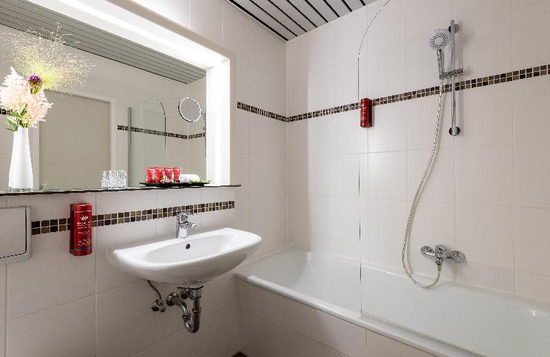 Номер Комфорт, Leonardo Hotel Hamburg Elbbrücken