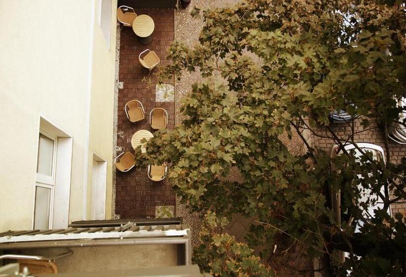 Comfort room with balcony, Les Nations
