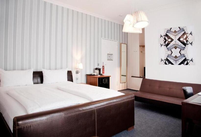 Comfort room with balcony, Les Nations