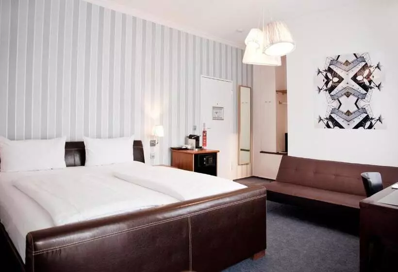 Comfort room with balcony, Les Nations
