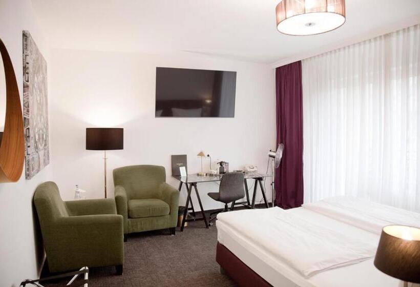 Comfort room with balcony, Les Nations