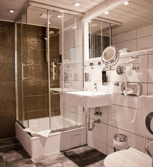 Comfort room with balcony, Les Nations