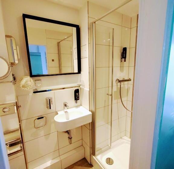 اتاق استاندارد یک نفره, Les Nations