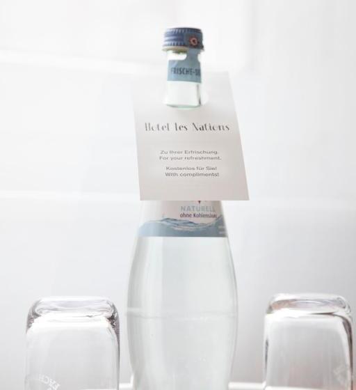 اتاق خانوادگی, Les Nations