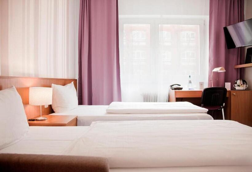 اتاق لوکس, Les Nations