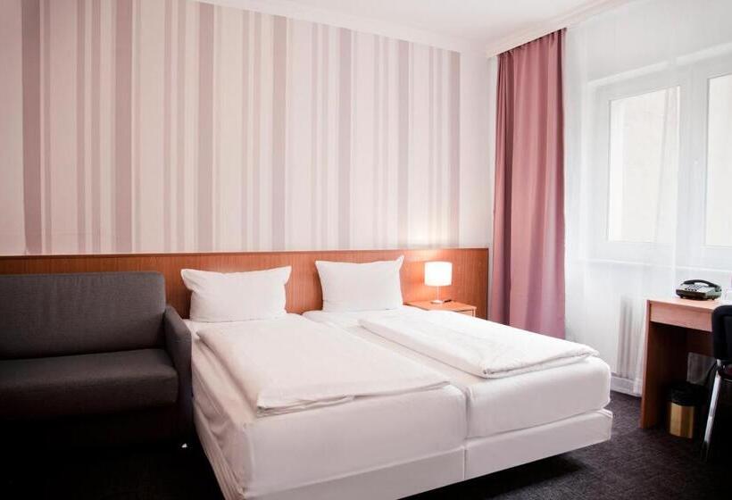 اتاق لوکس, Les Nations