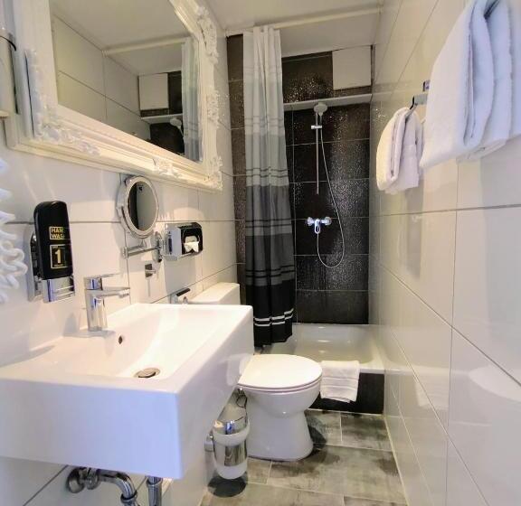 اتاق راحتی یک تخته, Les Nations