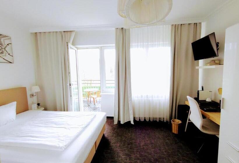 اتاق راحتی یک تخته, Les Nations