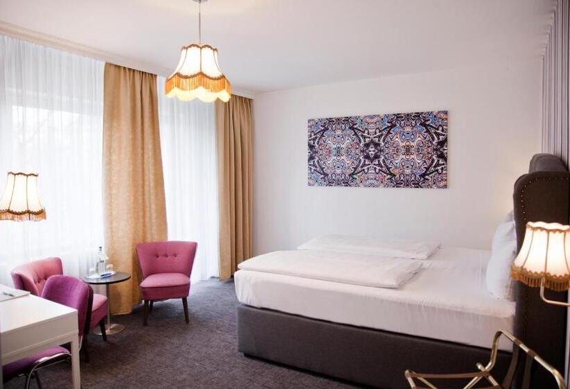 Comfort room with balcony, Les Nations