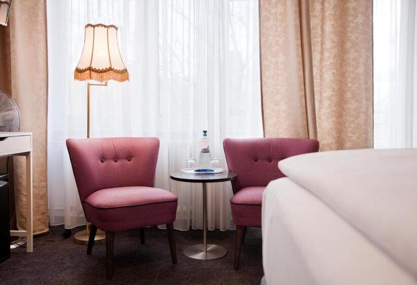 Comfort room with balcony, Les Nations