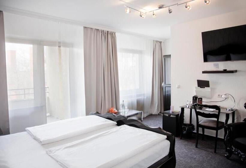 Comfort room with balcony, Les Nations