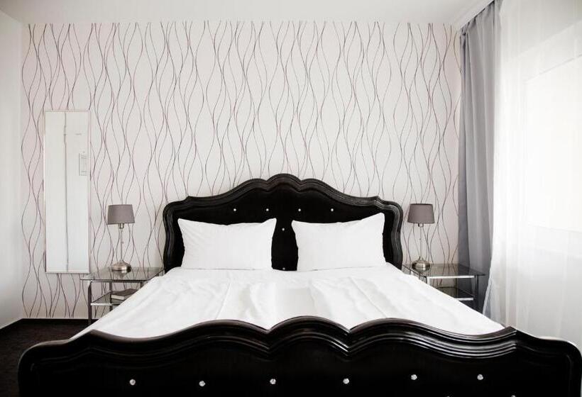 Comfort room with balcony, Les Nations