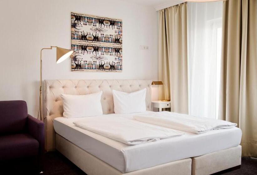 Comfort room with balcony, Les Nations