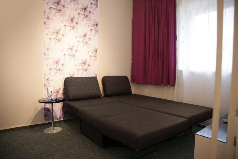 اتاق استاندارد, Les Nations