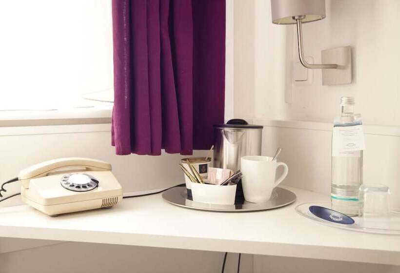 اتاق اکونومی یک تخته, Les Nations