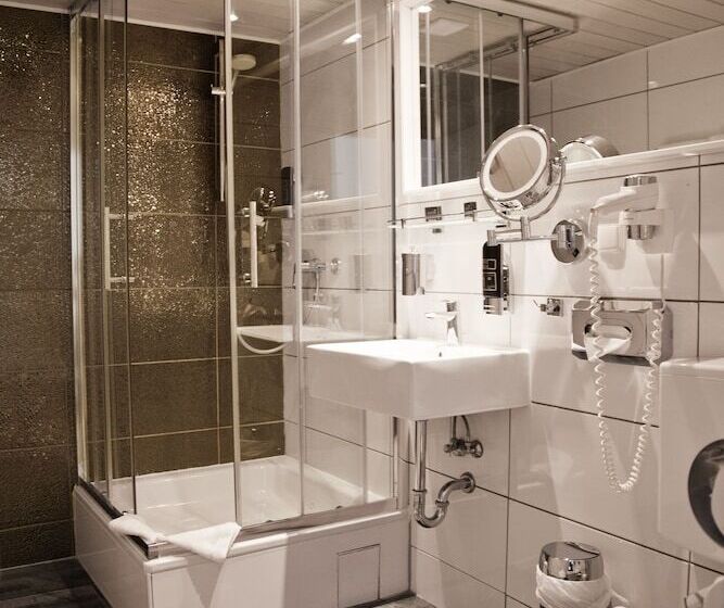 Comfort room with balcony, Les Nations