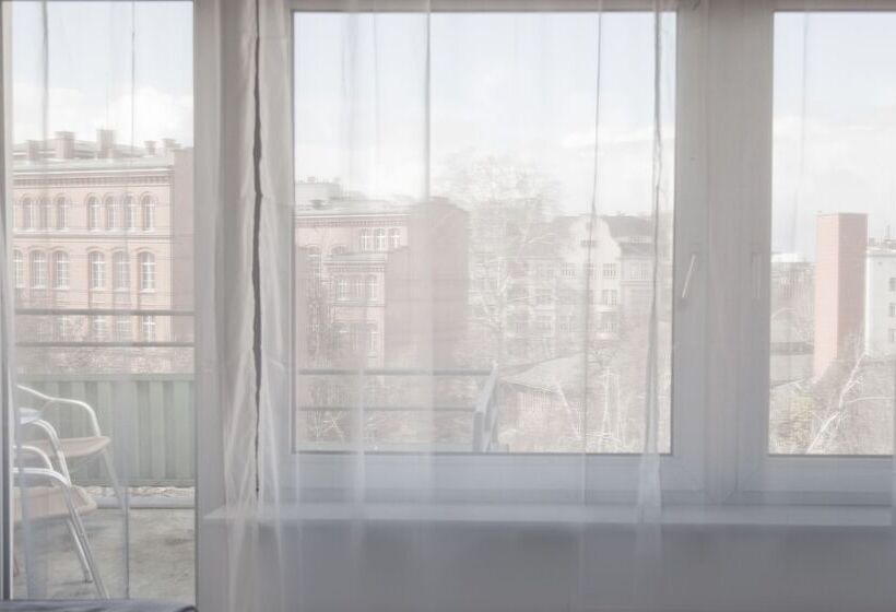 Comfort room with balcony, Les Nations