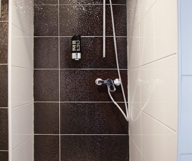 اتاق استاندارد یک نفره, Les Nations