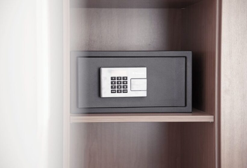 اتاق استاندارد یک نفره, Les Nations