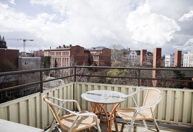 Comfort room with balcony, Les Nations