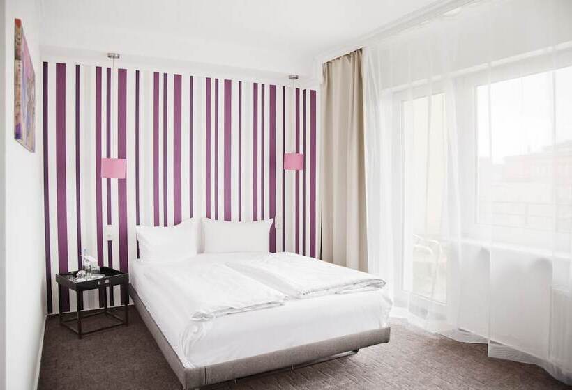 Comfort room with balcony, Les Nations