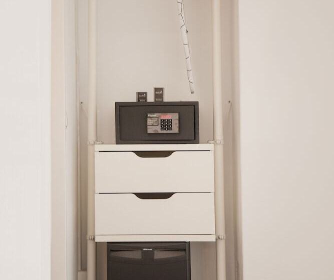 Comfort room with balcony, Les Nations