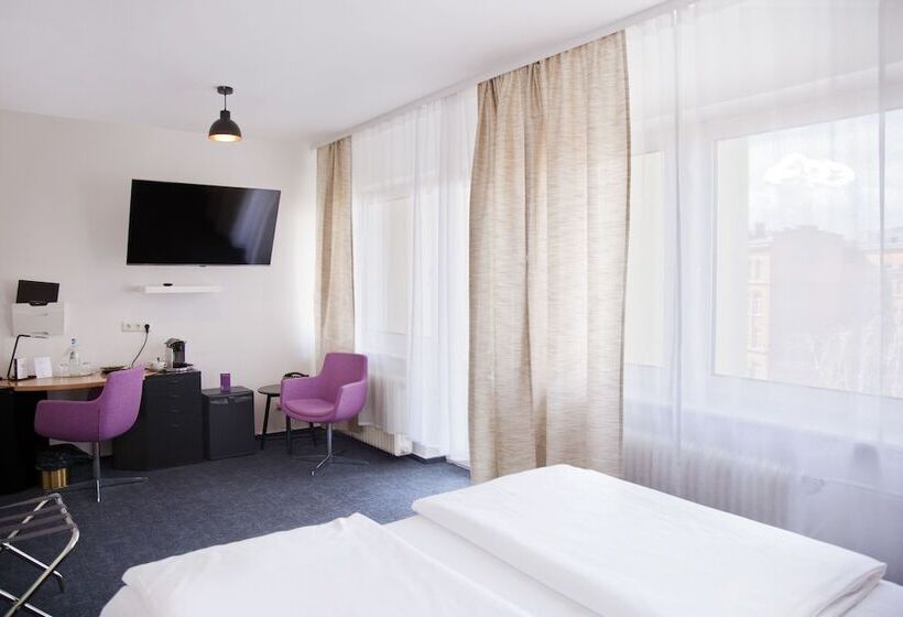 Comfort room with balcony, Les Nations