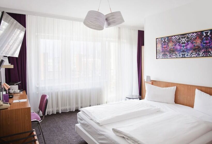 Comfort room with balcony, Les Nations