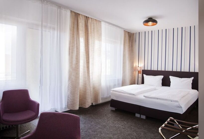 Comfort room with balcony, Les Nations